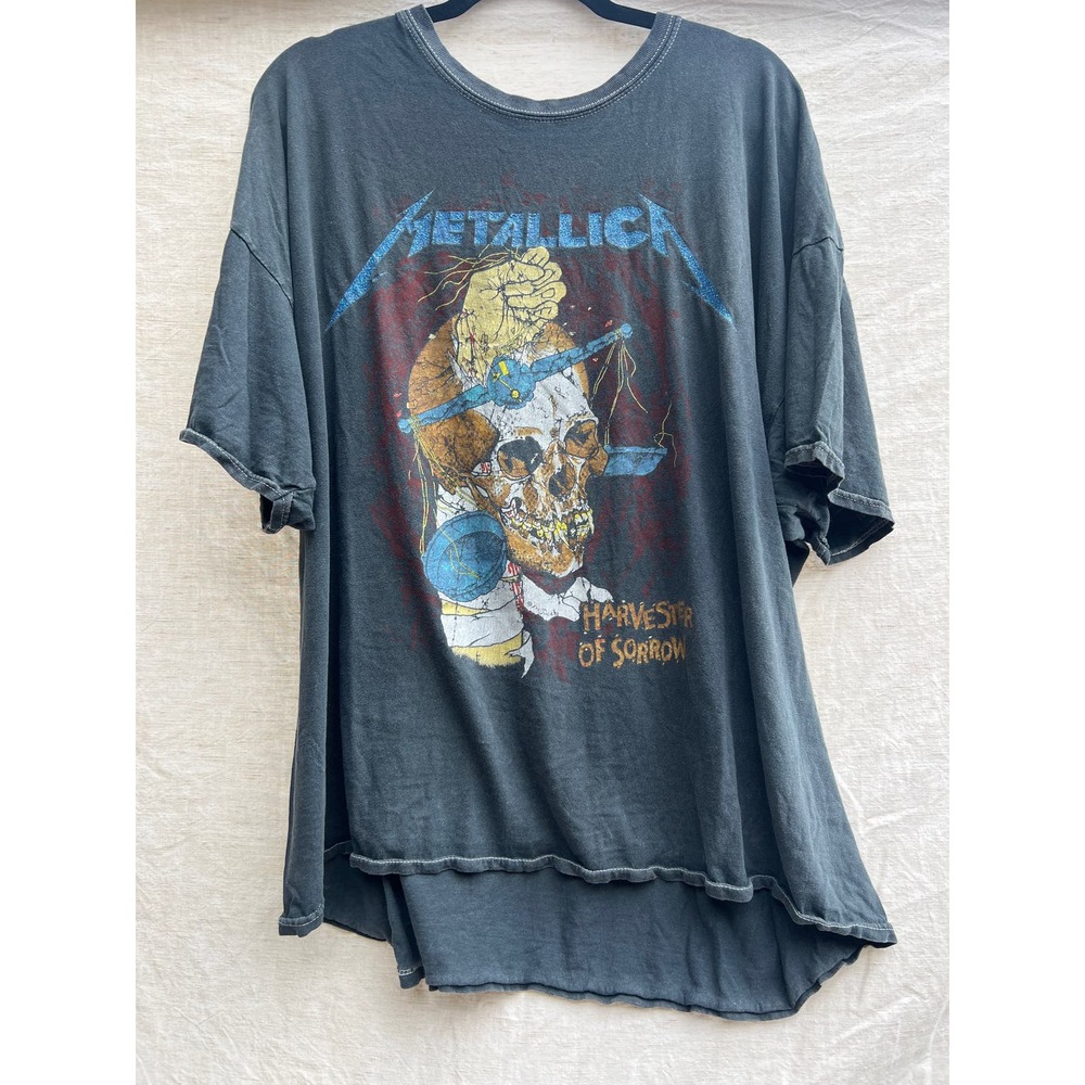 Urban Outfitters Women's X Metallica 1988 Tour Glitter Oversized Fit Tee T-Shirt